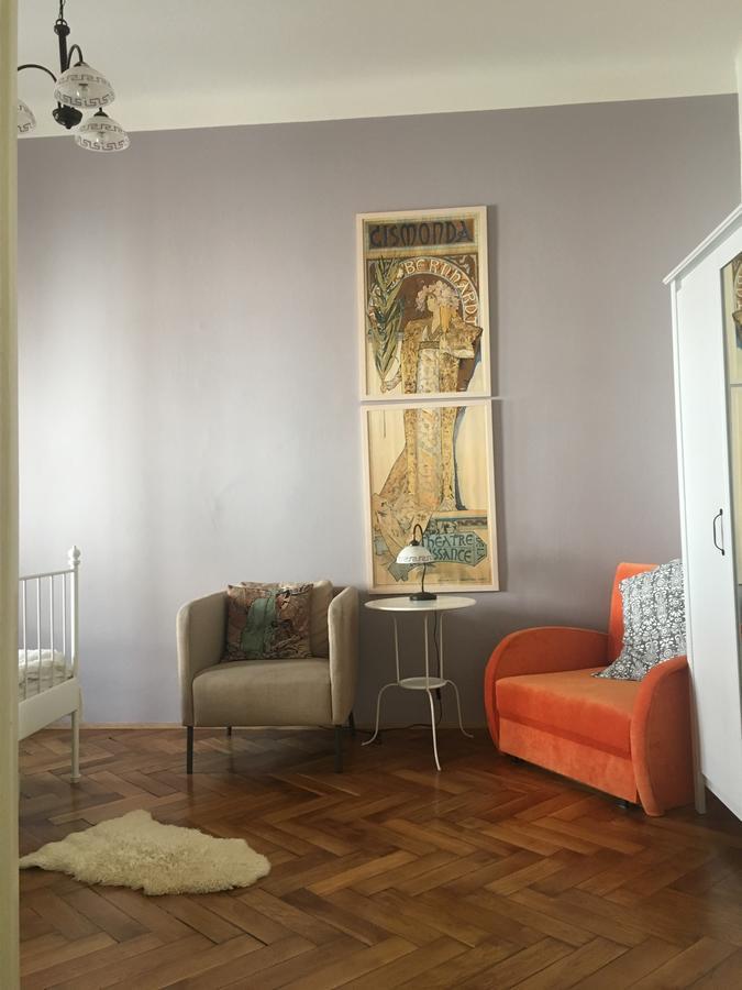 My Mucha's Old Gallery Apartment *